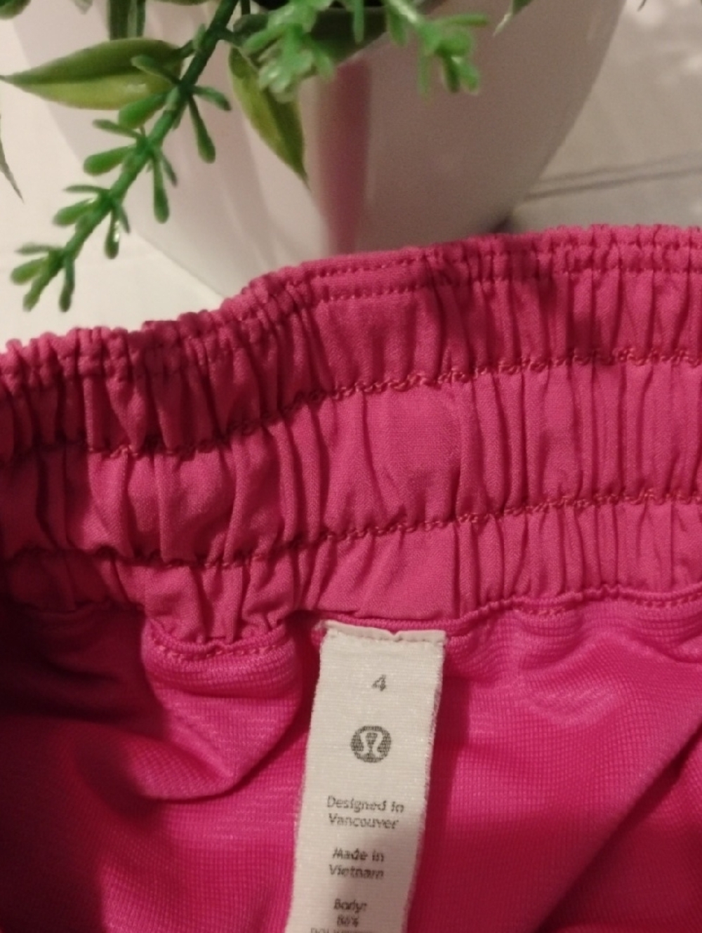 lululemon athletica Sonic Pink Hotty Hot Shorts. Women's size 4. - Picture 8 of 11